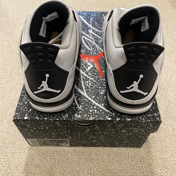 DS Brand New 100% Authentic Air Jordan 4 IV Military Black size 9.5 Mens - Picture 3 of 6